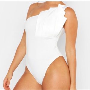 Off white one shoulder bodysuit
